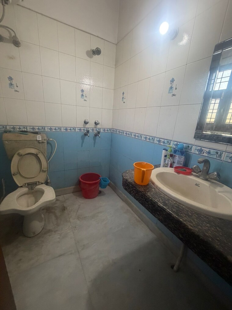 Bathroom, sector 15 2 Bedroom 1600 Sq.Ft. Builder Floor In Sector 15 Gurgaon 10080278