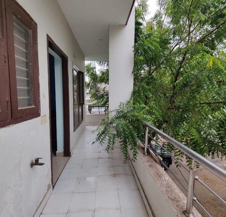 Balcony, sushant lok i 3 Bedroom 360 Sq.Yd. Builder Floor In Sushant Lok I Gurgaon 10080311