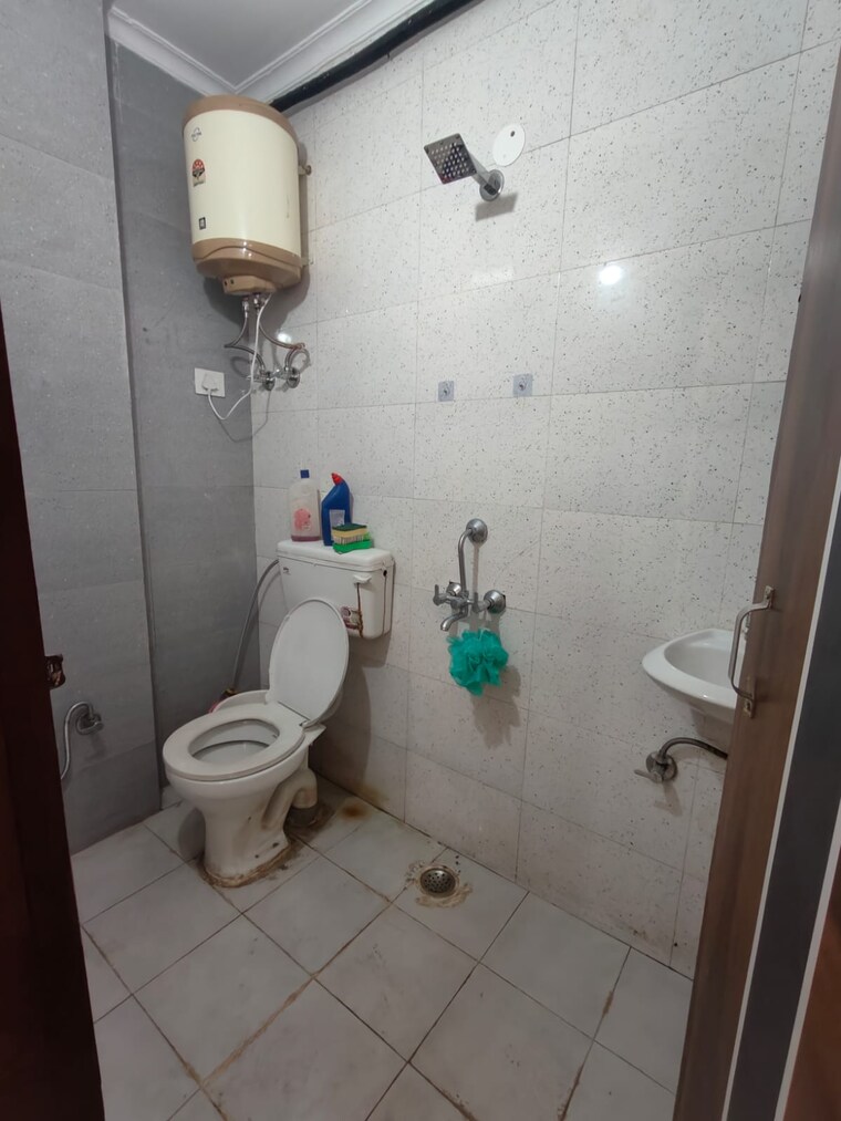 Bathroom, saket 1 Bedroom 350 Sq.Ft. Builder Floor In Saket Delhi 10081040