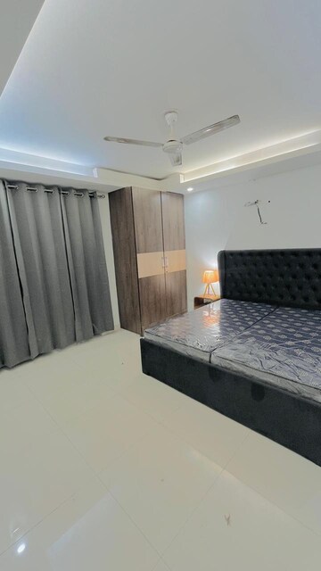 Bedroom in 1 BHK Apartment at Gold Souk Mall, Sector 43 – for Rent