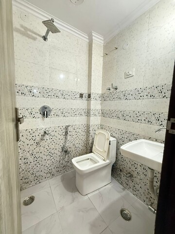 Bathroom in 1 BHK Builder Floor at Neb Sarai – for Rent