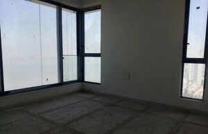 Room in 4 BHK Apartment at Hubtown Bay 1, Prabhadevi – for Rent