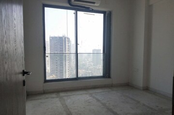 Room in 4 BHK Apartment at Hubtown Bay 1, Prabhadevi – for Rent