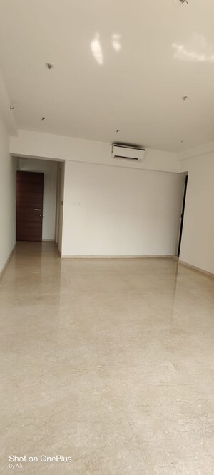 Room in 2 BHK Apartment at Shapoorji Pallonji Vicinia, Powai – for Rent