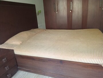 Bedroom in 4 BHK Apartment at Madhukunj Apartment Prabhadevi, Prabhadevi – for Rent