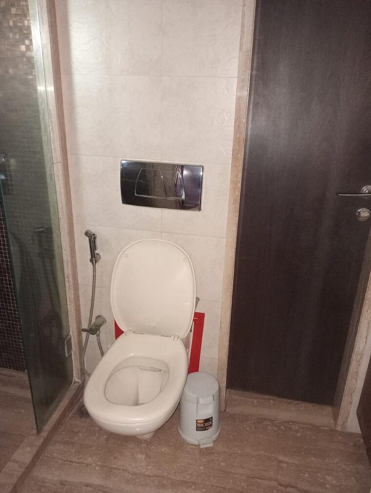 Bathroom, madhukunj-apartment-prabhadevi 4 Bedroom 1500 Sq.Ft. Apartment In Prabhadevi Mumbai 10081282