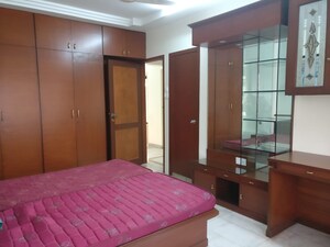 Bedroom in 4 BHK Apartment at Madhukunj Apartment Prabhadevi, Prabhadevi – for Rent