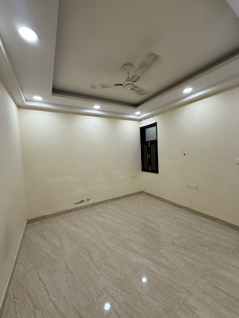 Room, rajpur khurd extension 2 Bedroom 80 Sq.Yd. Builder Floor In Rajpur Khurd Extension Delhi 10081295