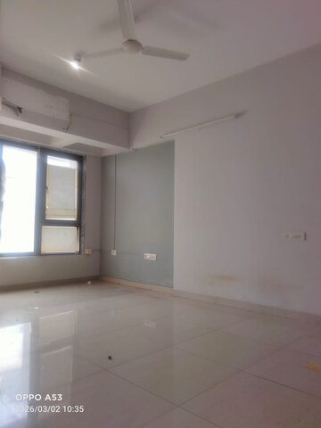 Room in 3 BHK Apartment at Chaitanya Tower, Prabhadevi – for Rent