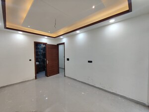 Room in 3 BHK Builder Floor at Green Fields Colony – for Rent