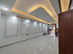 Room in 3 BHK Builder Floor at Green Fields Colony – for Rent