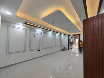 Room in 3 BHK Builder Floor at Green Fields Colony – for Rent