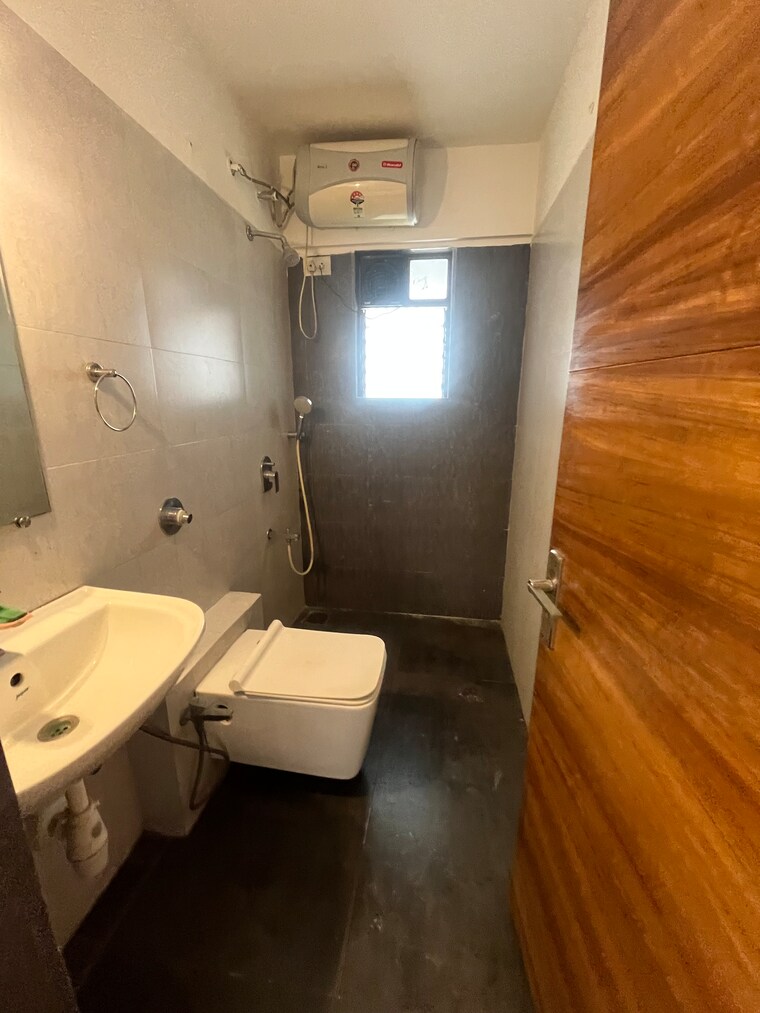 Bathroom, thakur-jewel-tower 3 Bedroom 1250 Sq.Ft. Apartment In Kandivali East Mumbai 10081392