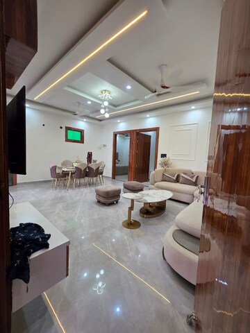 Master Bedroom in 3.5 BHK Builder Floor at Shouryapuram, Lal Kuan – for Sale