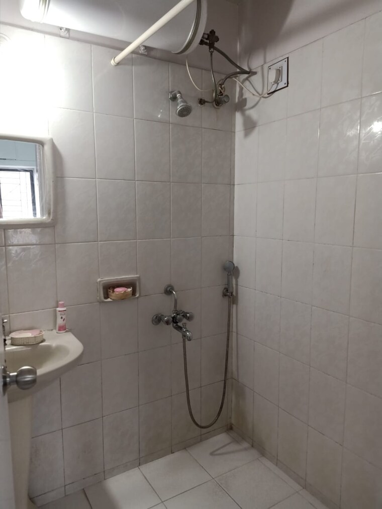 Bathroom, gokhale-zelam 3 Bedroom 1425 Sq.Ft. Apartment In Prabhat Road Pune 10081490