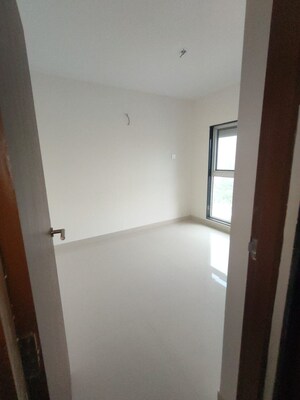 Room in 2 BHK Apartment at Cosmos Aura, Worli – for Rent