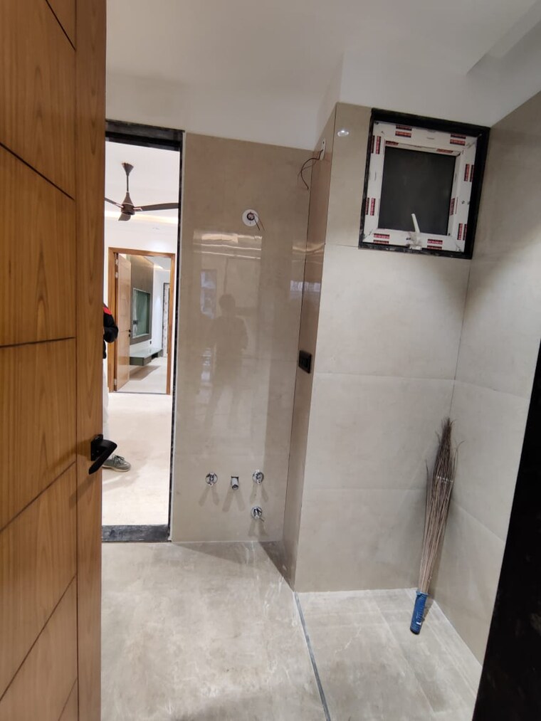 Bathroom, green fields colony 4 Bedroom 2450 Sq.Ft. Builder Floor In Green Fields Colony Faridabad 10081605