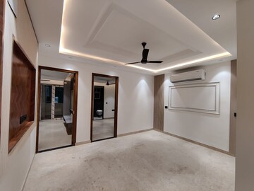 Room in 4 BHK Builder Floor at Green Fields Colony – for Rent