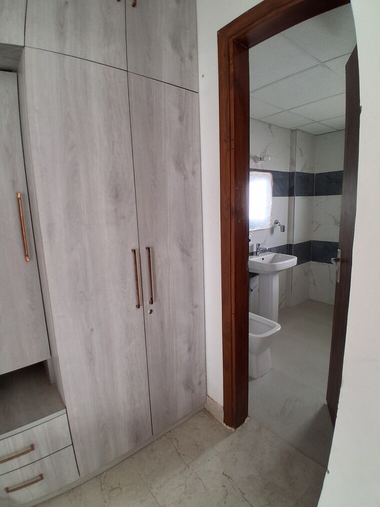 Bathroom, uninav-eden 3 Bedroom 2090 Sq.Ft. Apartment In Raj Nagar Extension Ghaziabad 10081678