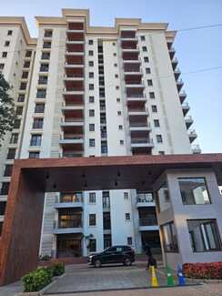 2 BHK Apartment For Sale in Centreo 