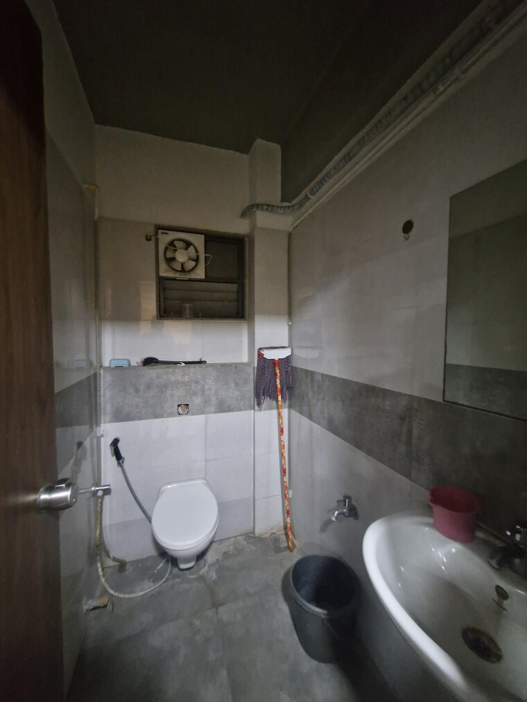 Bathroom, sola Commercial Office Space 750 Sq.Ft. In Sola Ahmedabad 10081674