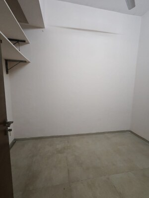 Room in 4 BHK Apartment at Maurya Apartment Malad, Malad East – for Rent