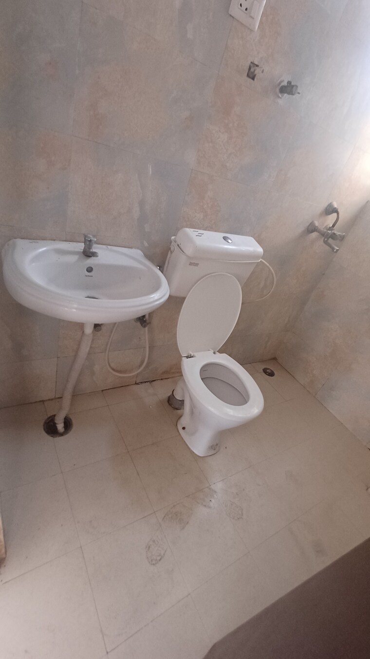 Bathroom, sector 36 2 Bedroom 583 Sq.Ft. Apartment In Sector 36 Gurgaon 10081856
