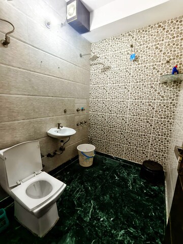Bathroom in 3 BHK Apartment at South Delhi – for Rent