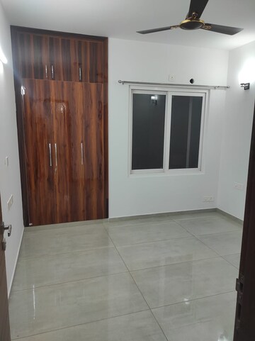 Room in 3 BHK Apartment at Samridhi Luxuriya Avenue, Sector 150 – for Rent