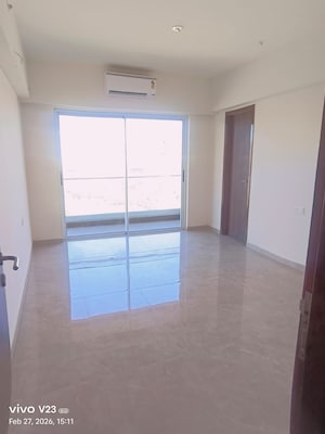 Room in 2 BHK Apartment at Lodha Primero, Mahalaxmi – for Rent