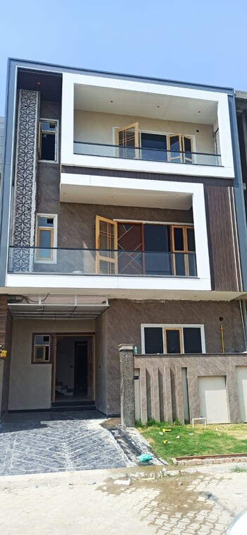 3 BHK House for Rent in Sector 6 Wave City, Ghaziabad