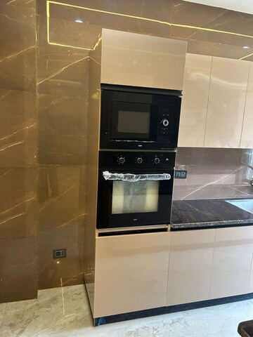 Furnished Amenities in 4 BHK Apartment at Empire Floors, Sector 57 – for Sale