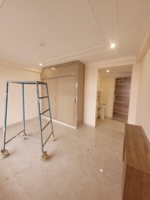 Building Lobby in 4 BHK Builder Floor at Ansal Palam Triangle, Palam Vihar Extension – for Rent