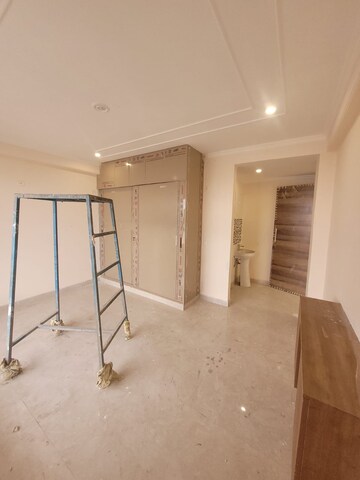 Building Lobby in 4 BHK Builder Floor at Ansal Palam Triangle, Palam Vihar Extension – for Rent