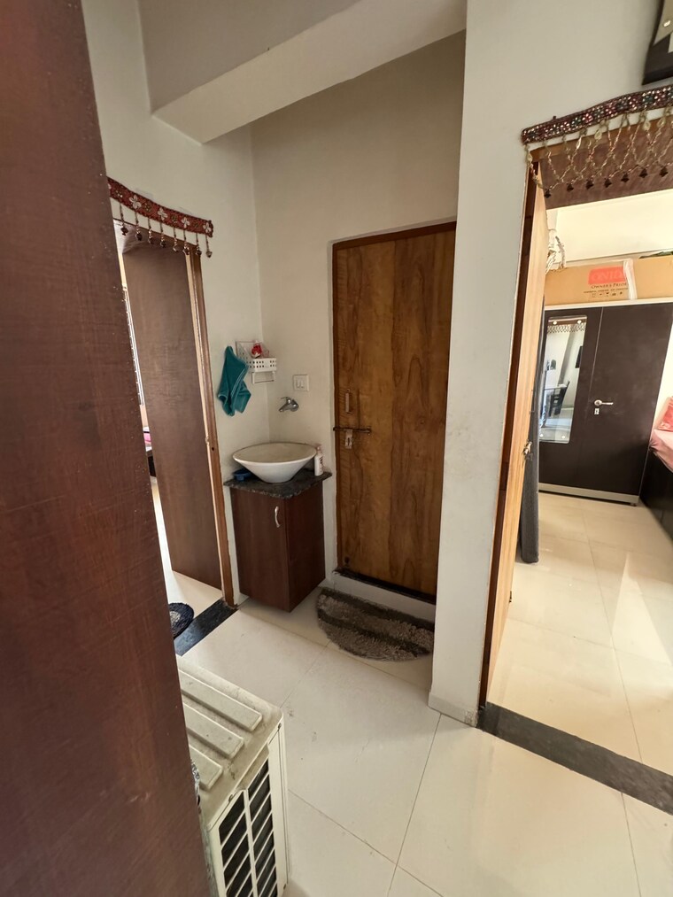 Bathroom, lajpat nagar 4 2 Bedroom 858 Sq.Ft. Builder Floor In Lajpat Nagar 4 Delhi 10095166