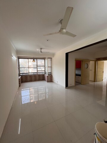 Room in 4 BHK Apartment at Ansal Sushant Estate, Sector 52 – for Rent