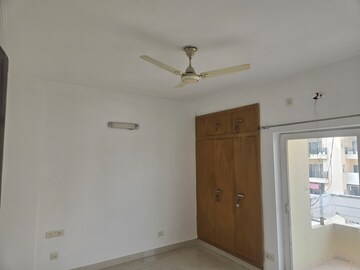 Room in 3 BHK Apartment at Purvanchal Royal Park, Sector 137 – for Rent