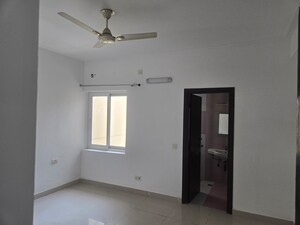 Room in 3 BHK Apartment at Purvanchal Royal Park, Sector 137 – for Rent