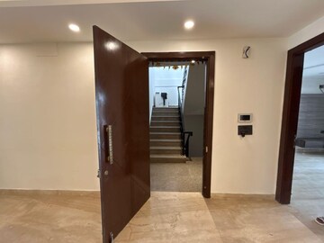 Room in 4 BHK Independent House at Ansal Sushant Floors, Sushant Lok ii – for Sale