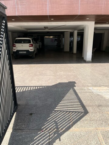 Parking in 4 BHK Independent House at Ansal Sushant Floors, Sushant Lok ii – for Sale