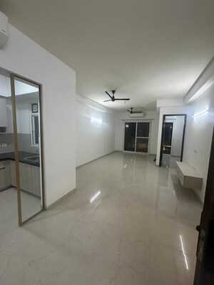 Room in 3 BHK Apartment at Smart World Orchard, Sector 61 – for Rent