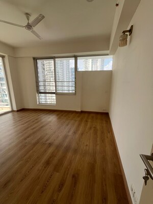 Room in 3 BHK Apartment at Pioneer Park Presidia, Sector 62 – for Rent
