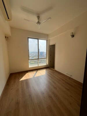Room in 3 BHK Apartment at Pioneer Park Presidia, Sector 62 – for Rent