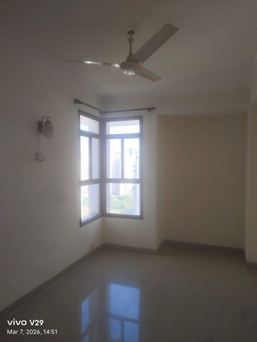 Room in 3 BHK Apartment at Vipul Greens, Sector 48 – for Rent