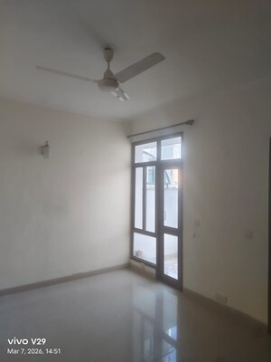 Room in 3 BHK Apartment at Vipul Greens, Sector 48 – for Rent