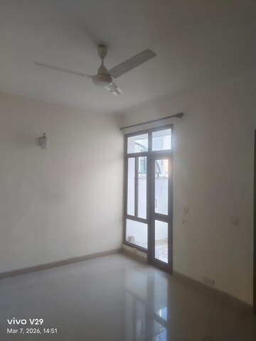 Room in 3 BHK Apartment at Vipul Greens, Sector 48 – for Rent