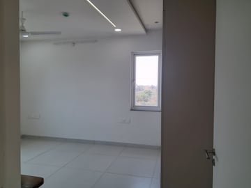 Room in 3 BHK Apartment at Jayabheri The Nirvana, Gopanpally – for Rent