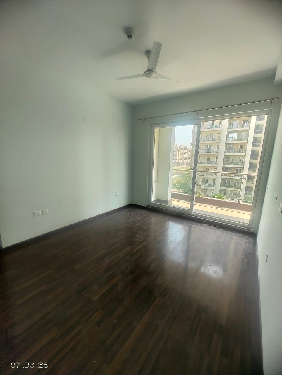 3.5 BHK + Servant Room Apartment For Rent in Microtek Greenburg