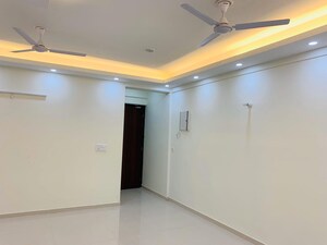 Room in 3.5 BHK Apartment at Ambika Florence Park, North Mullanpur – for Sale
