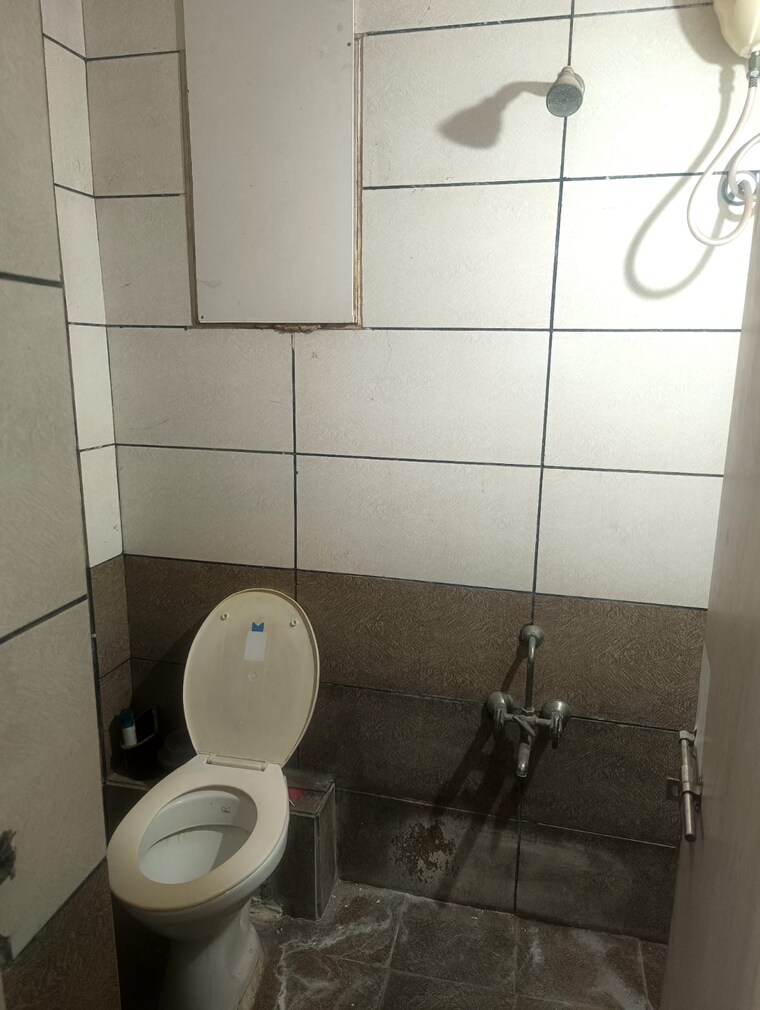 Bathroom, satellite 3 Bedroom 1550 Sq.Ft. Apartment In Satellite Ahmedabad 10095233